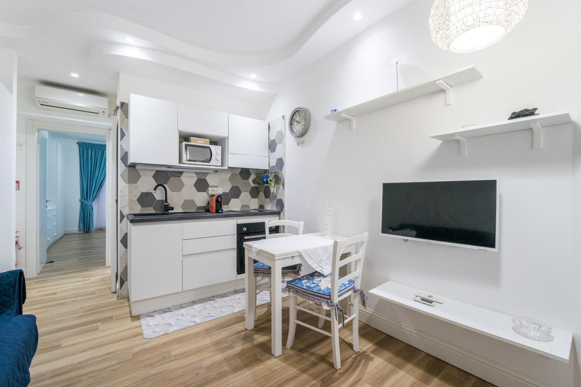 Cozy In Trastevere With Patio - Ac Apartment Rome