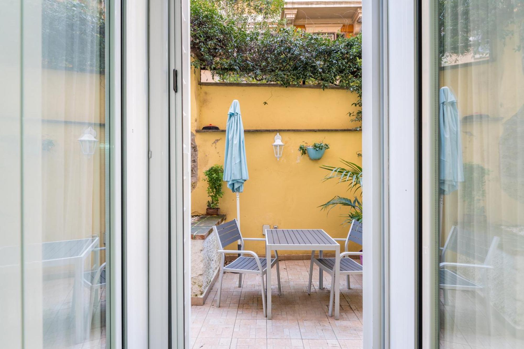 Cozy In Trastevere With Patio - Ac * Rome