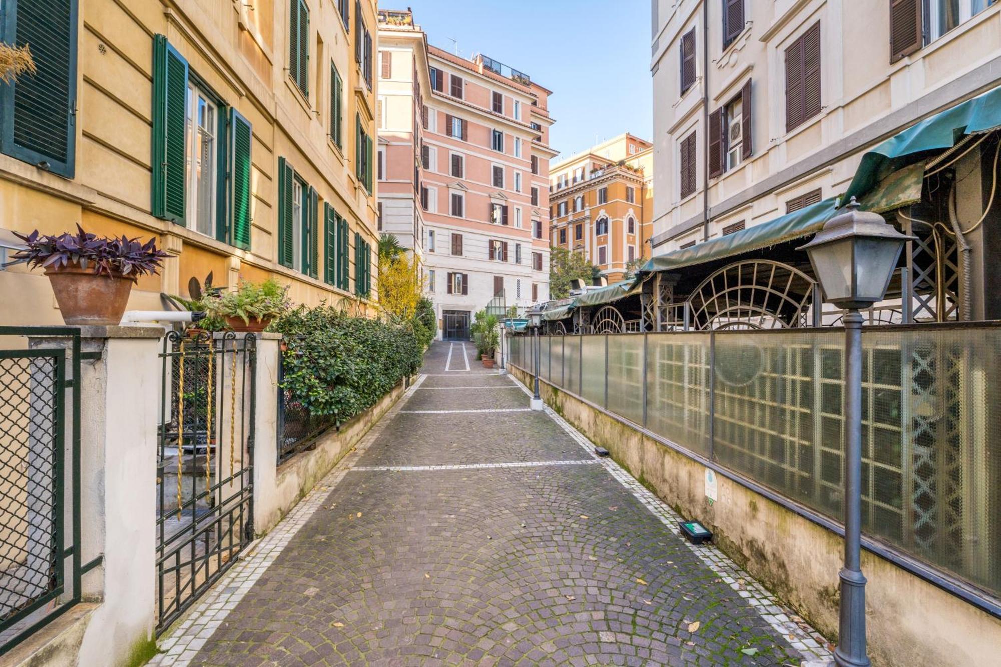 Cozy In Trastevere With Patio - Ac Apartment Rome